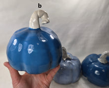 Load image into Gallery viewer, pumpkins handmade ceramic Thanksgiving decor, fall decor, FREE SHIPPING